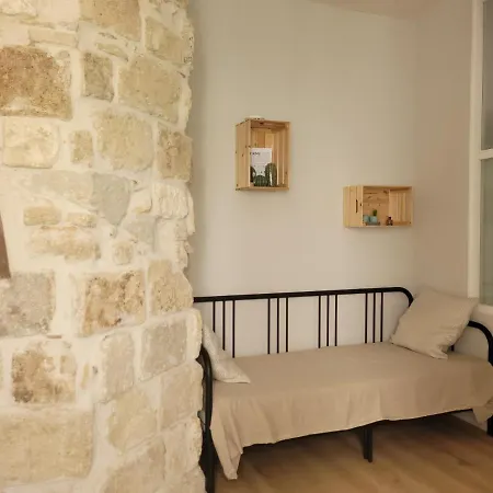 Modern Yourhosthelper